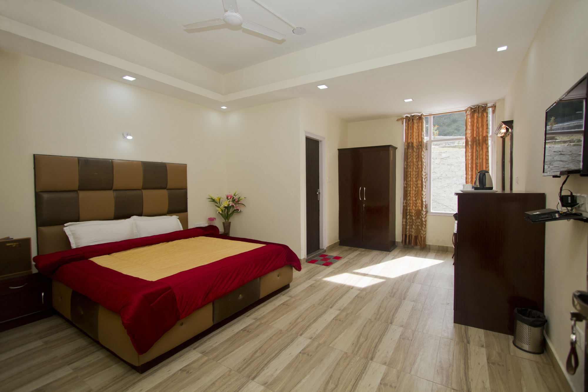 Adb Rooms Snow Touch Resort Manāli Екстериор снимка